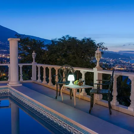 Relaxing Heated Pool Luxurious Views Massage Santa Úrsula