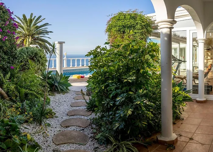 Relaxing Heated Pool Luxurious Views Massage Santa Úrsula