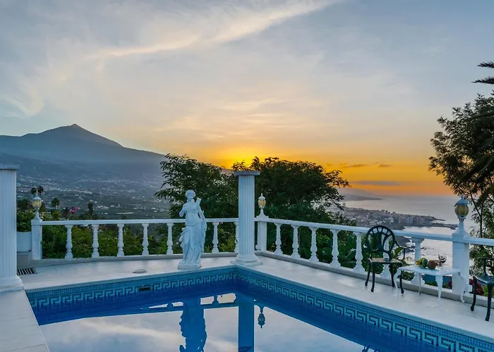 Relaxing Heated Pool Luxurious Views Massage Villa